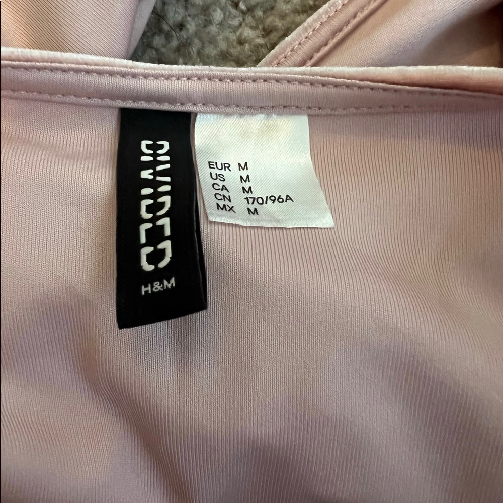 Divided velvet light pink crop top - Picture 3 of 4